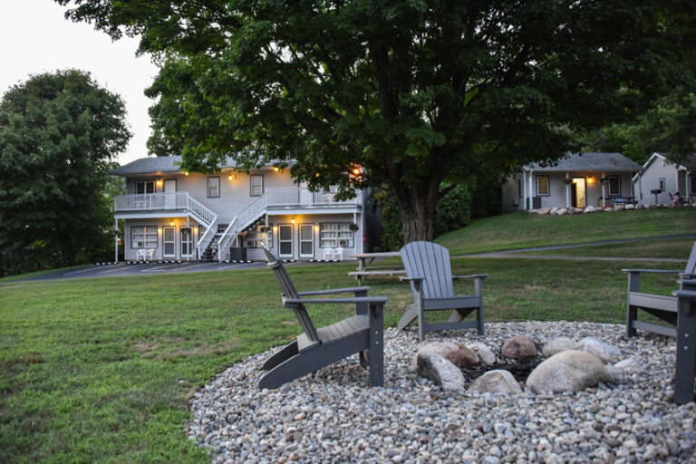 Suites and Cabins for Rent on Lake Family Owned