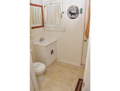 cabin-6-bathroom